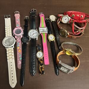 Assorted Watches Used Not Working For Parts Or Pieces lot 12